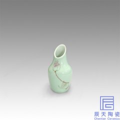 <b>青釉小花瓶摆件价格  景德镇陶瓷花瓶厂家</b>